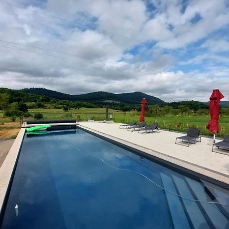 Apartman Fenestra S Terasom I Pogledom Na Gacku Otocac Exterior photo