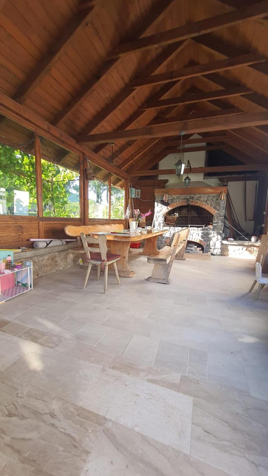 Apartman Fenestra S Terasom I Pogledom Na Gacku Otocac Exterior photo