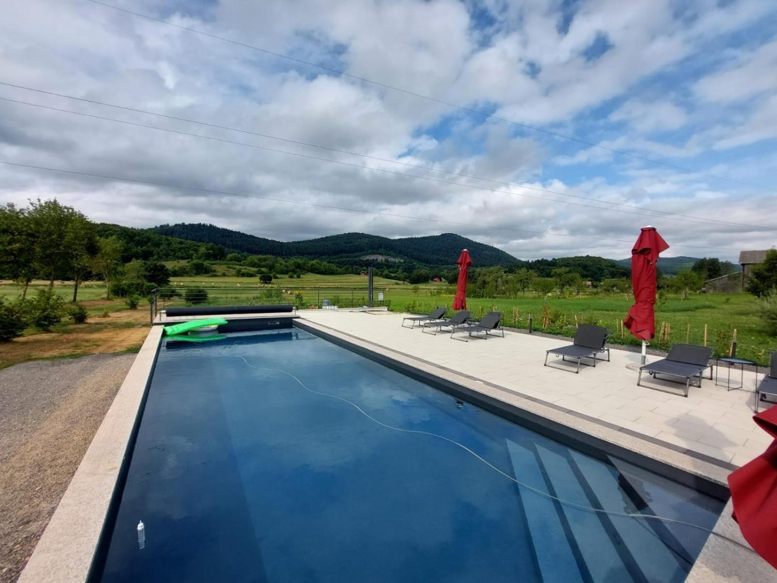 Apartman Fenestra S Terasom I Pogledom Na Gacku Otocac Exterior photo